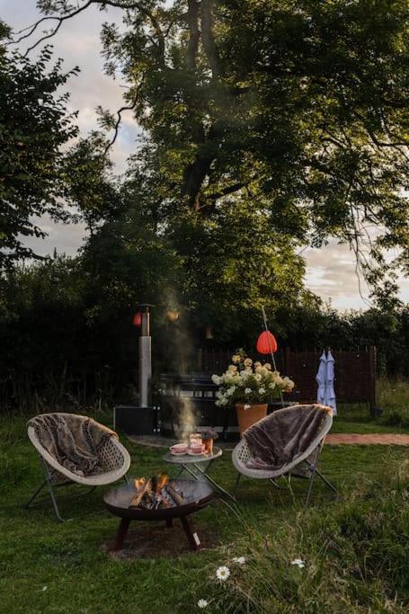 Toadland Shepherd Huts Durham Extérieur photo