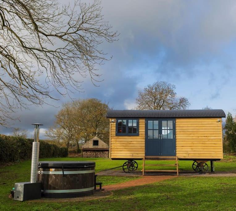 Toadland Shepherd Huts Durham Extérieur photo